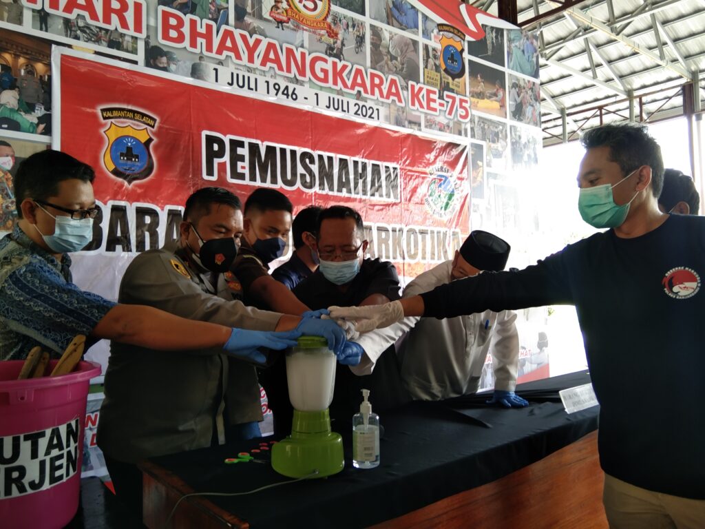 IMG_20210707_105512-1024x768 POLRES BANJARBARU MUSNAHKAN 19 PAKET SABU