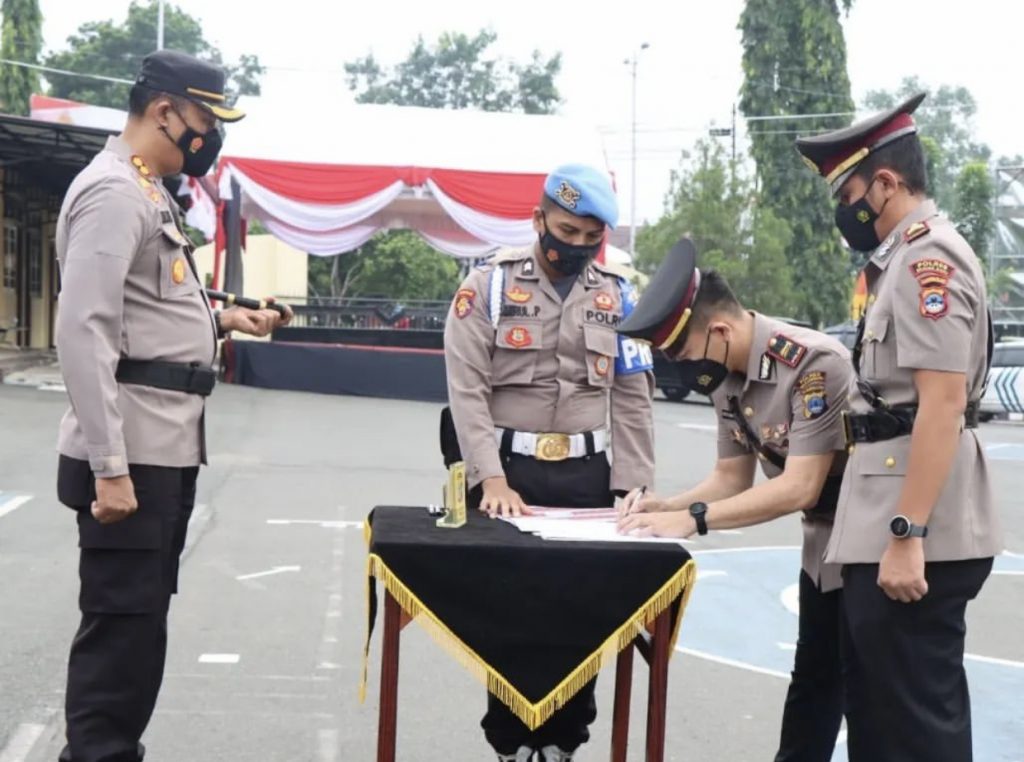 69106637-7225-4D29-91D1-BA1F18780912-1024x762 PENJABAT BARU KASAT LANTAS, INTELKAM DAN KABAG LOG DI POLRES BANJARBARU, INI PESAN KAPOLRES