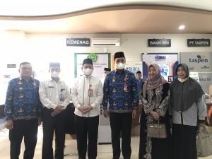 DFBD2196-30CE-4886-B335-CEC2B0AED551-300x225 GERAI PENGADILAN AGAMA BANJARBARU HADIR DI MPP BANJARBARU: BISA NIKAH DI TEMPAT