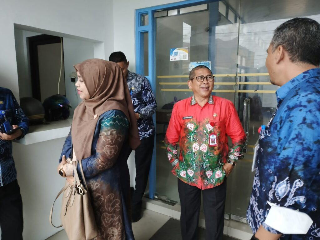 IMG-20241128-WA0024-1024x768 KANTOR DINSOS BANJAR DIBUKA PAKSA, RANTAI PENGGEMBOKAN DIPOTONG