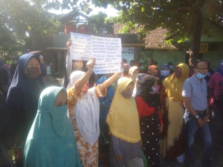 DIDUGA MELANGGAR KESEPAKATAN, WARGA TUTUP PAKSA AKSES MENUJU MAKAM SULTAN