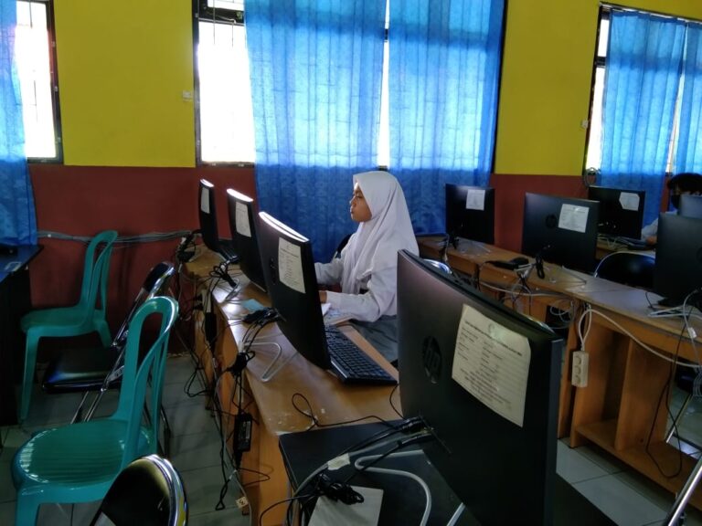 TIGA RUANG LABORATORIUM DISIAPKAN DI SMAN 2 BANJARBARU