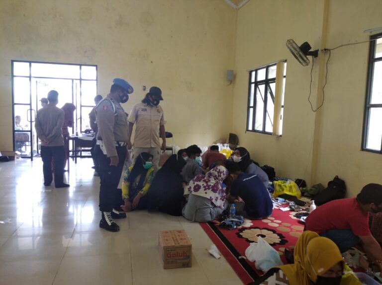 SUNATAN MASSAL DI MARTAPURA BARAT