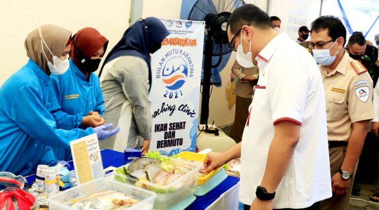 ADA BANTUAN IKAN UNTUK MASYARAKAT BANJARBARU