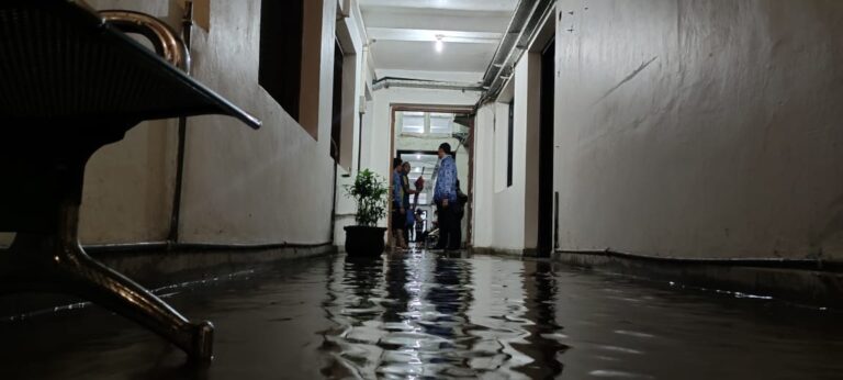 BALAI KOTA BANJARBARU TERENDAM AIR