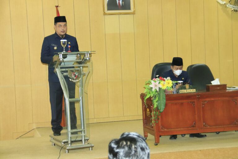 WALI KOTA HADIRI RAPAT PARIPURNA TENTANG TIGA RAPERDA BANJARBARU