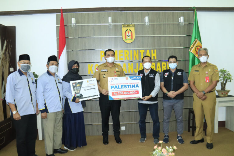 BANTU PALESTINA, WALI KOTA BANJABARU: DANA TERKUMPUL RP250 JUTA