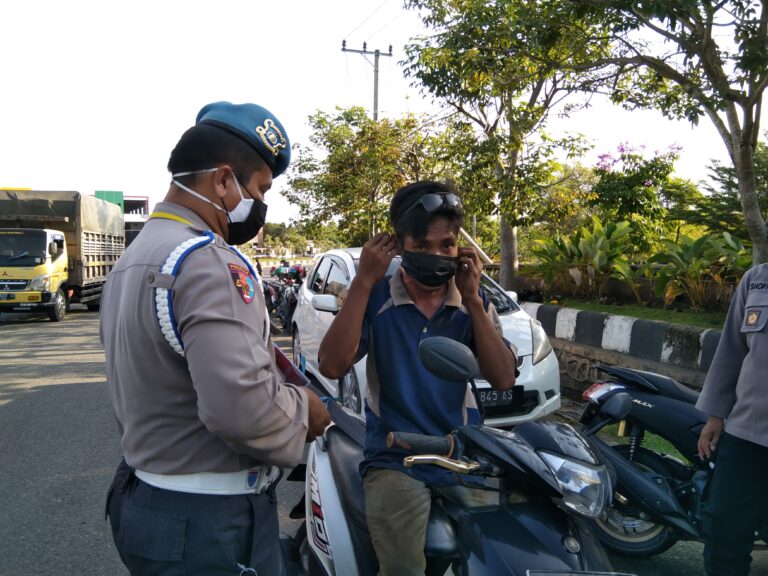 PELANGGAR PPKM LEVEL IV BANJARBARU DIBERI SANKSI