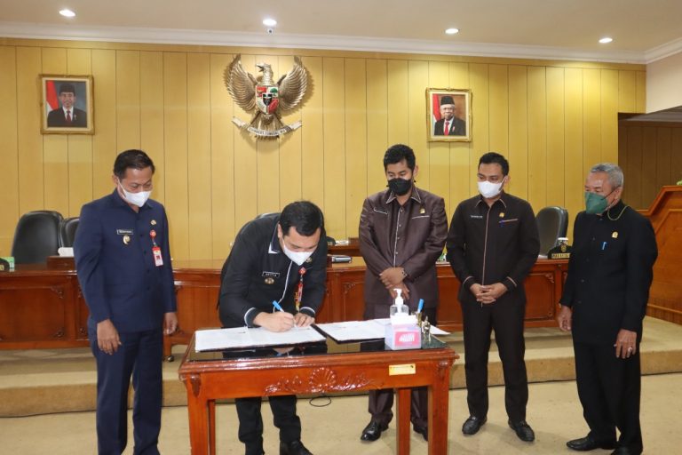 RAPAT PARIPURNA BANJARBARU BAHAS KUA PPAS