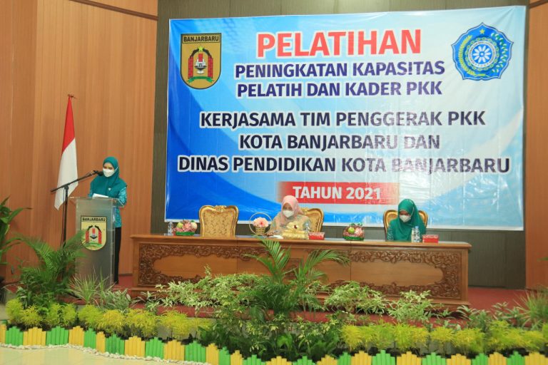 KETUA TP PKK BANJARBARU HADIRI ACARA LP3PKK DAN TPK3PKK