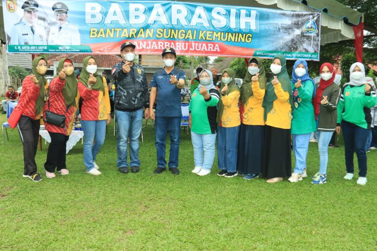 SUNGAI KEMUNING DIBERSIHKAN, WALI KOTA BANJARBARU: JAGA SAMA-SAMA