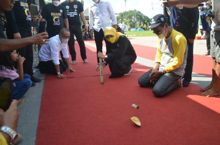 BUPATI BUKA ACARA LOMBA BALOGO SE-KALSEL