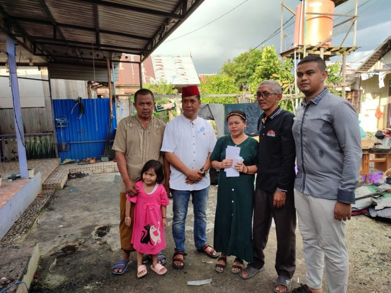 BANTUAN DISALURKAN UNTUK KORBAN KEBAKARAN DI TUNGGUL IRANG SEBERANG