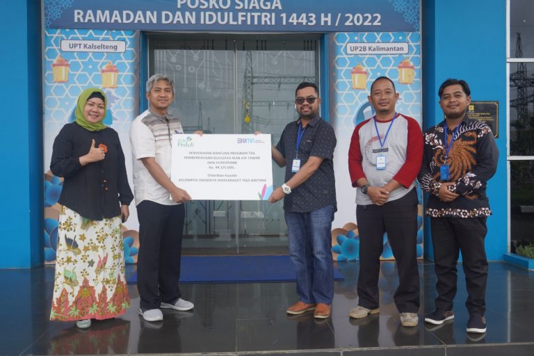 MELALUI PROGRAM TANGGUNG JAWAB SOSIAL LINGKUNGAN, PT PLN UP2B KALIMANTAN SERAHKAN BANTUAN