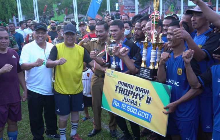 TURNAMEN PAMAN BIRIN TROPHY V 2022 DITUTUP, KELURAHAN LOKTABAT UTARA RAIH JUARA SATU