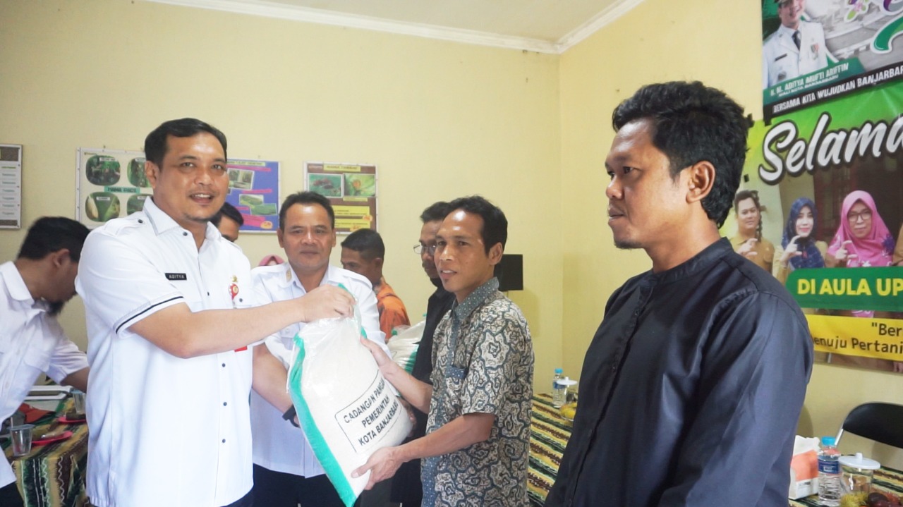 KORBAN BANJIR DAPAT BANTUAN DARI PEMKO BANJARBARU