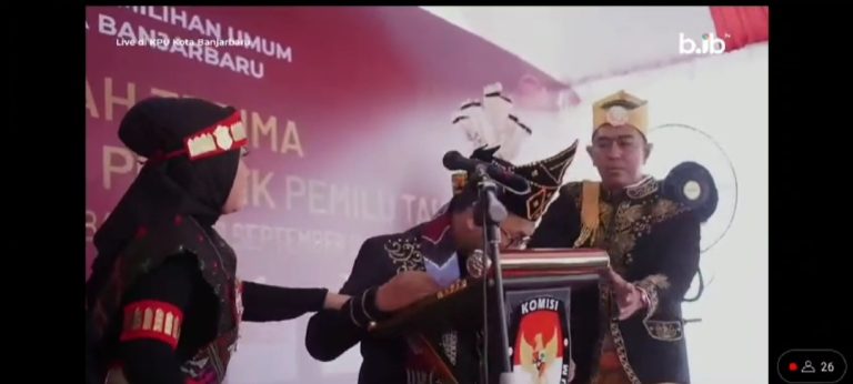 KETUA KPU BANJARBARU TUMBANG SAAT ACARA KIRAB PEMILU 2024