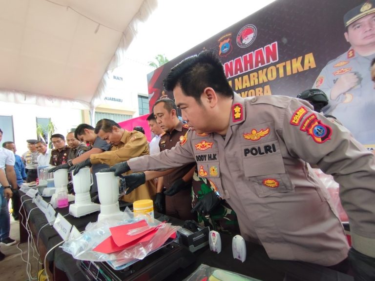 TIGA KILOGRAM LEBIH SABU DIMUSNAHKAN DI POLRES BANJARBARU