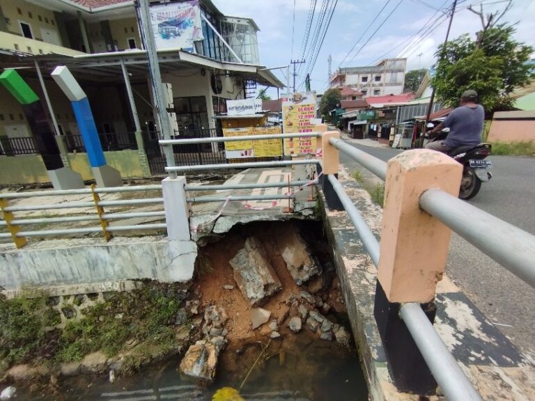 SIRING KEMUNING BANJARBARU AMBRUK, PUPR: UMUR TUA DAN GERUSAN AIR