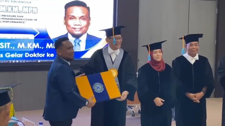 NORIPANSYAH RAIH GELAR DOKTOR CUM LAUDE, USAI PAPARKAN DISERTASI COVID-19