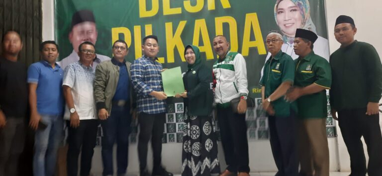 MANTAPKAN PENCALONAN WALI KOTA BANJARBARU, ANDOKO ABDI SERAHKAN FORMULIR PENDAFTARAN KE DPC PKB BANJARBARU