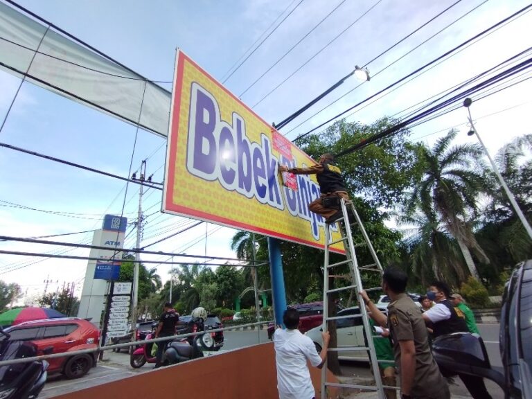 BPPRD BANJARBARU TINDAK TEGAS RESTO TIDAK BAYAR PAJAK REKLAME