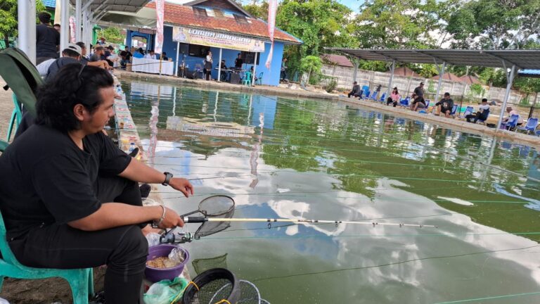 MERIAHKAN HUT BHAYANGKARA KE-78, POLRES BANJARBARU AJAK WARTAWAN LOMBA MANCING