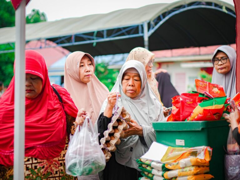 WALI KOTA TINJAU PASAR MURAH MANDIRI DI BANJARBARU