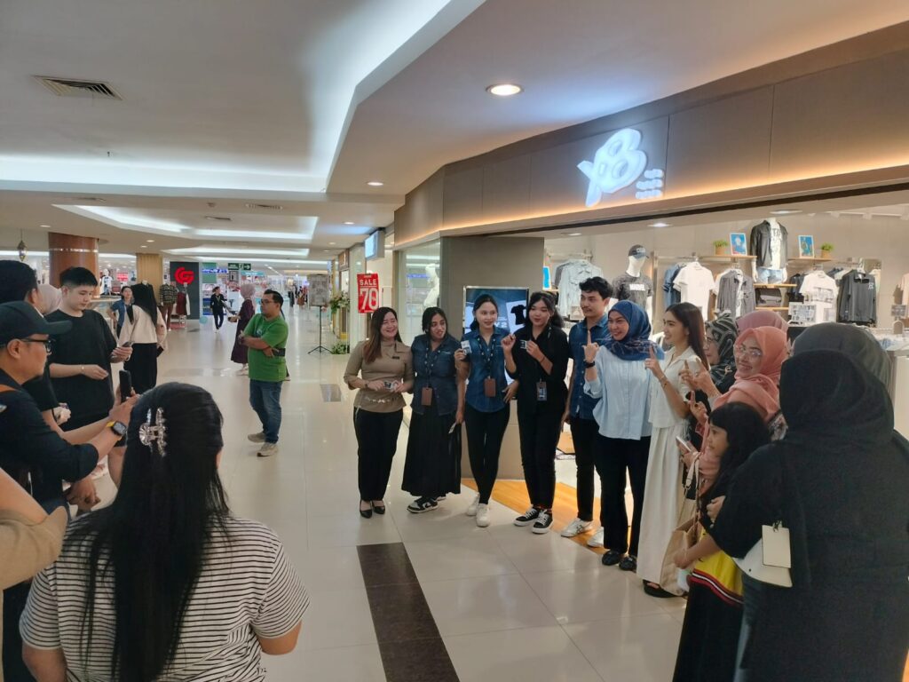 IMG-20240728-WA0068-1024x768 ANGEL KARAMOY DAN LISA HALABY JADI PUSAT PERHATIAN DI MALL BANJARBARU