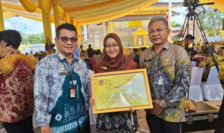 PEMKO BANJARBARU RAIH PENGHARGAAN SATU WASAKA AWARD