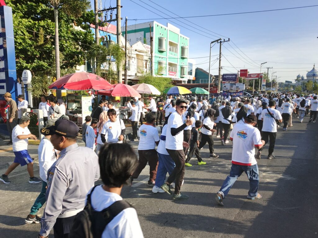 IMG-20240915-WA0011-1024x768 AJAK MASYARAKAT SUKSESKAN PILBUB 2024, KPU BANJAR GELAR FUN WALK