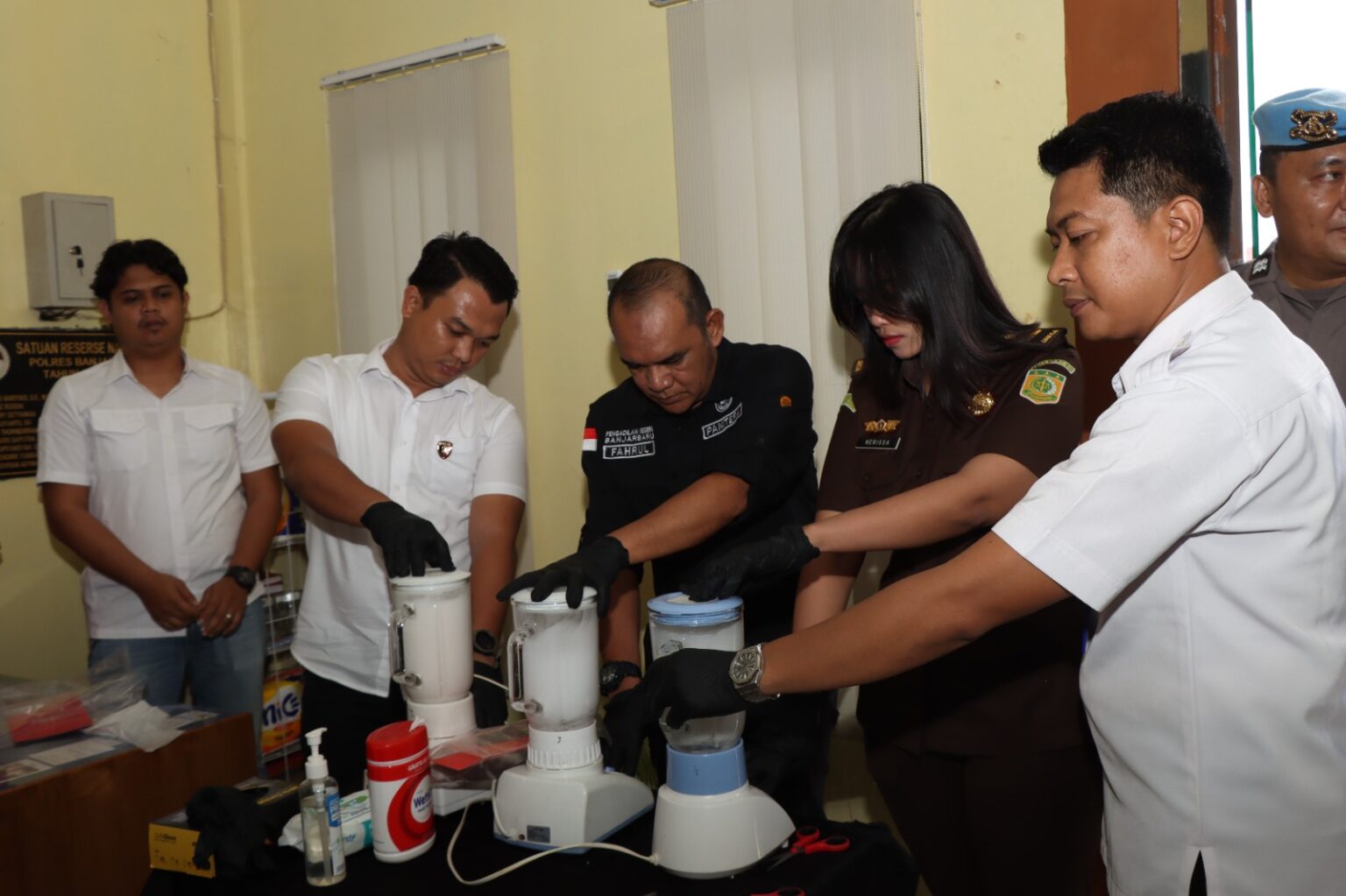 POLRES BANJARBARU MUSNAHKAN 66,15 GRAM SABU DAN RATUSAN OBAT TERLARANG