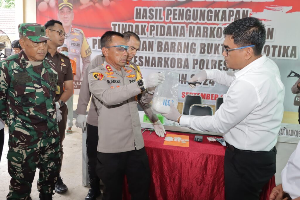 IMG-20240930-WA0025-1024x683 SABU 1 KG LEBIH SENILAI MILIARAN RUPIAH DIMUSNAHKAN POLRES BANJAR