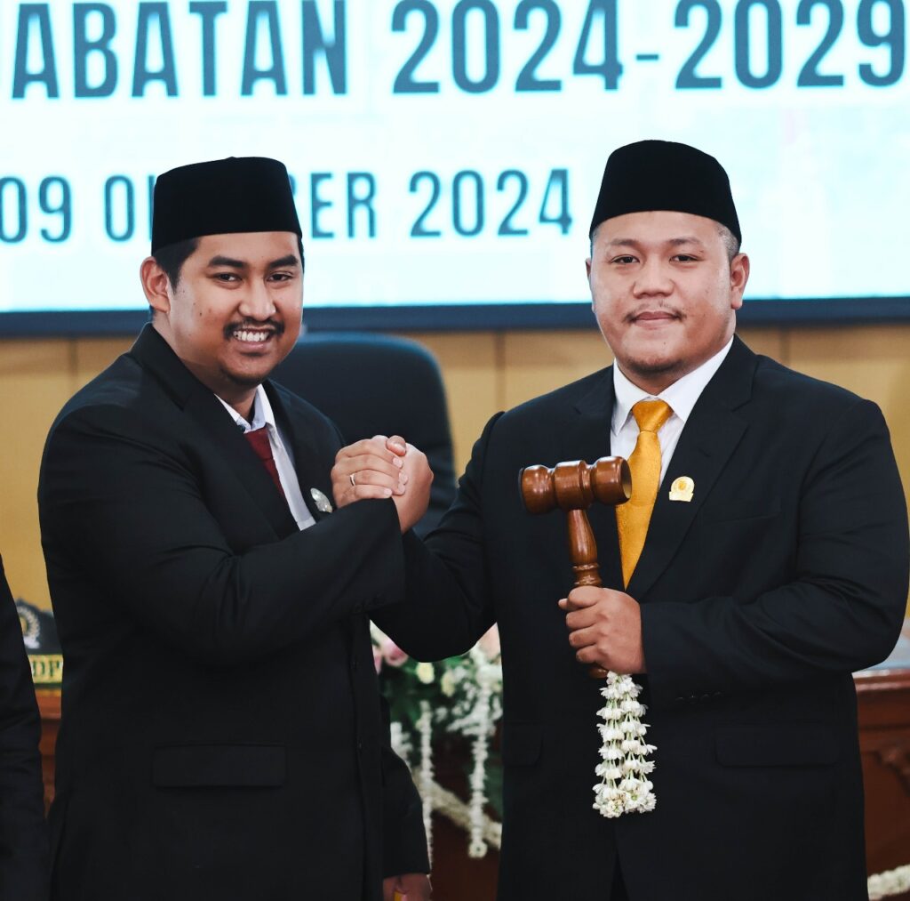 IMG-20241009-WA0024-1024x1013 PELANTIKAN ANGGOTA DPRD BANJARBARU PERIODE 2024 - 2029 HINGGA SERAH TERIMA PALU KETUA