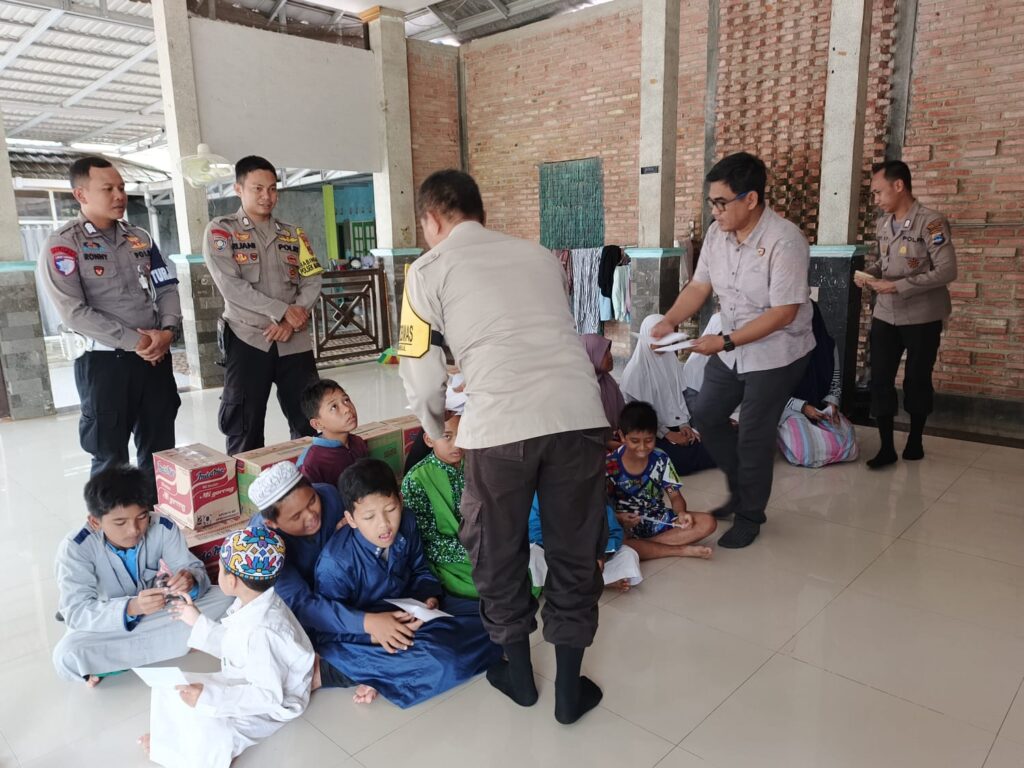 IMG-20241112-WA0057-1024x768 HUT KE-79 BRIMOB, MANTAN ANGGOTA BRIMOB DI POLRES BANJAR BERIKAN TALI ASIH KE RUMAH ANAK YATIM