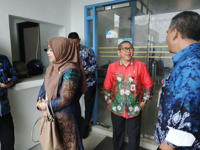 KALI KETIGA PENGGEMBOKAN KANTOR DINSOS BANJAR, DIAN MARLIANA DITOLAK MENTAH PEGAWAI