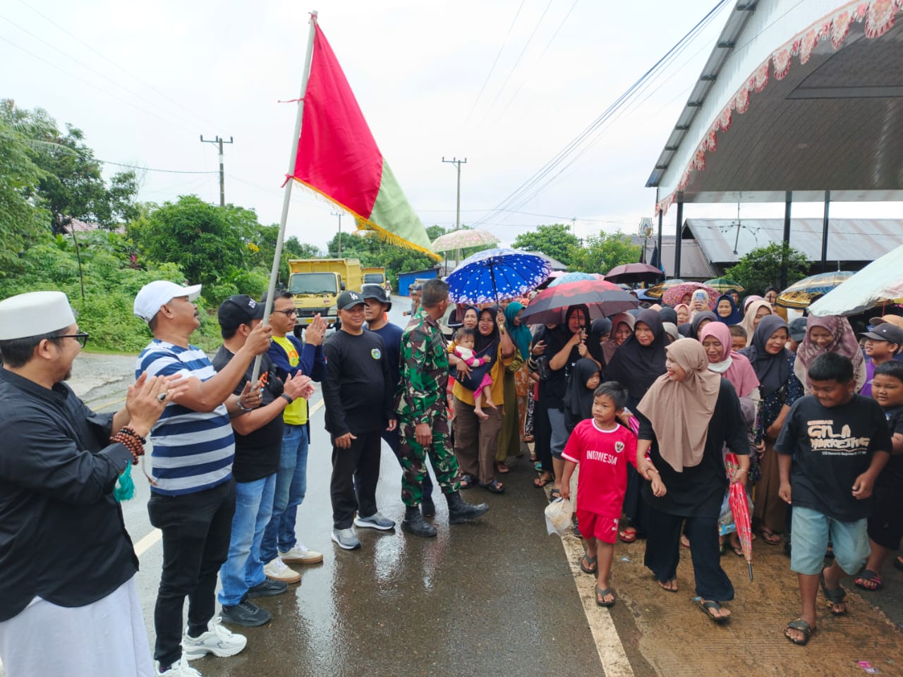 PUNCAK HUT KE-47 DESA AWANG BANGKAL BARAT, RATUSAN WARGA IKUTI JALAN SANTAI SEHAT