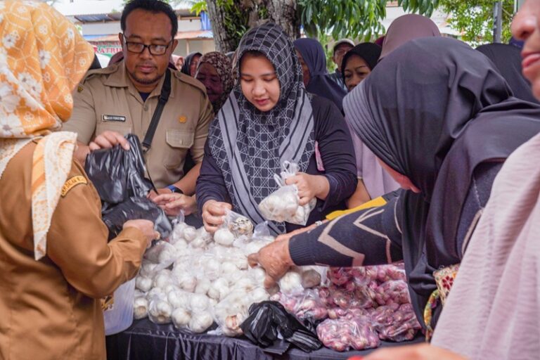 DKP3 BANJARBARU SUKSES GELAR PASAR MURAH DI GUNTUNG PAYUNG