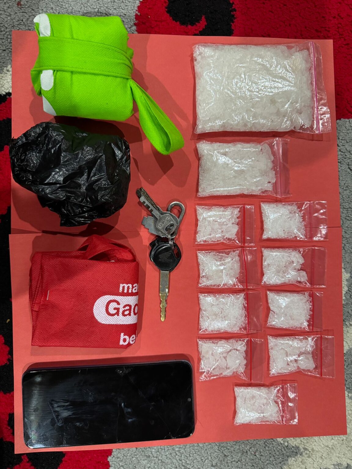 SATRESNARKOBA POLRES BANJARBARU BEKUK PENGEDAR NARKOBA, SABU 166 GRAM DIAMANKAN