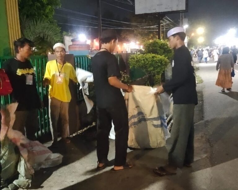 DLH KALSEL: APRESIASI SEMUA PIHAK DI MOMEN MALAM 5 RAJAB SEKUMPUL