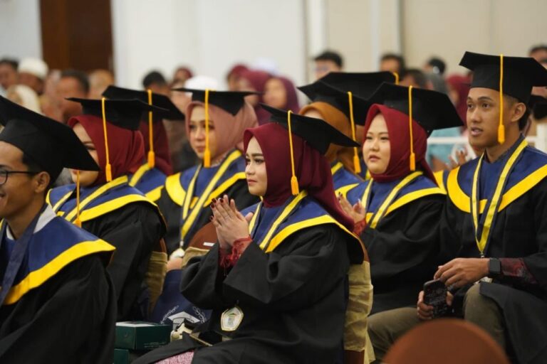 ASMI BANJARMASIN WISUDA ANGKATAN KE-XV, BEGINI PESAN GUBERNUR KALSEL MUHIDIN