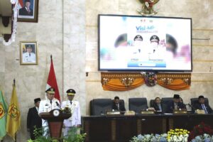 PIDATO PERDANA GUBERNUR MUHIDIN DI DPRD KALSEL 2 PIDATO PERDANA GUBERNUR MUHIDIN DI DPRD KALSEL 2