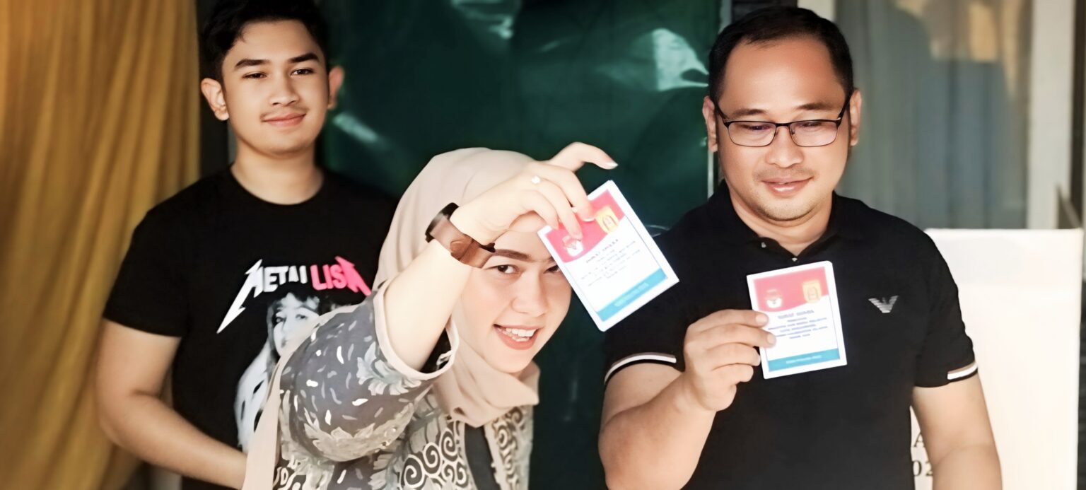 PSU BANJARBARU, ERNA LISA HALABY SEKELUARGA MENCOBLOS DI TPS 26