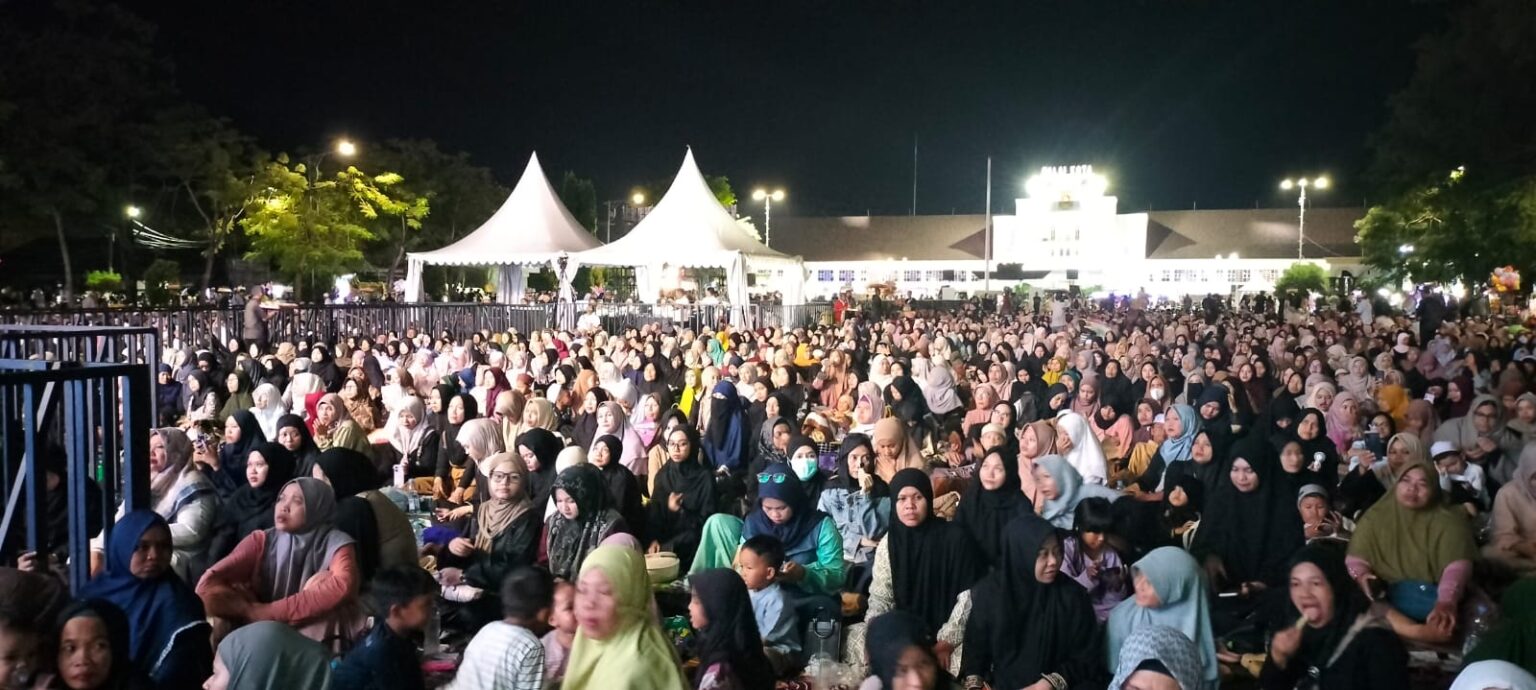 TABLIG AKBAR, USTAZ ABDUL SOMAD DOAKAN WALI KOTA BANJARBARU HJ ERNA LISA HALABY