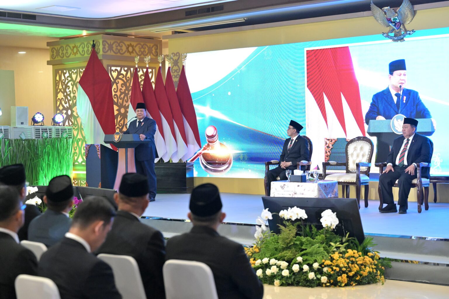 PRESIDEN PRABOWO UMUMKAN KENAIKAN GAJI HAKIM HINGGA 280 PERSEN