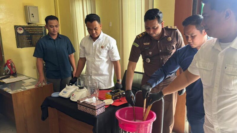 EMPAT KASUS TERUNGKAP, POLRES BANJARBARU MUSNAHKAN 318 GRAM SABU DAN 97 EKSTASI