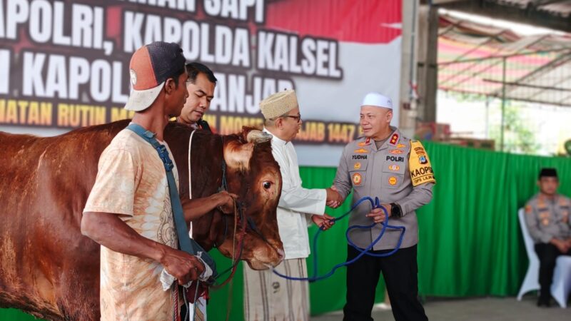 POLDA KALSEL SERAHKAN BANTUAN SAPI DARI KAPOLRI, RIBUAN PERSONEL DISIAPKAN UNTUK MOMEN 5 RAJAB