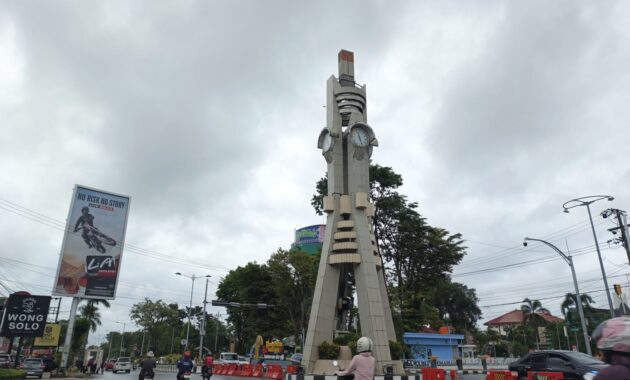 HAMPIR DUA RATUS JUTA, JAM ADIPURA MALAH TIDAK BERFUNGSI
