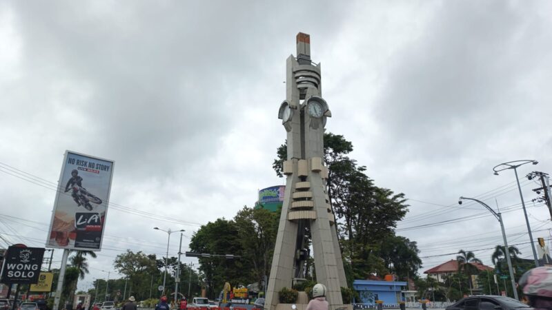 HAMPIR DUA RATUS JUTA, JAM ADIPURA MALAH TIDAK BERFUNGSI