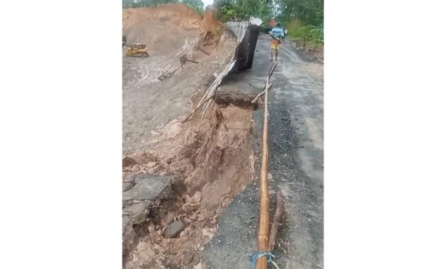 AKTIVITAS DISEBUT BERHENTI DAN JALAN TERUS LONGSOR, IZIN TAMBANG GUNUNG ULIN BELUM JELAS